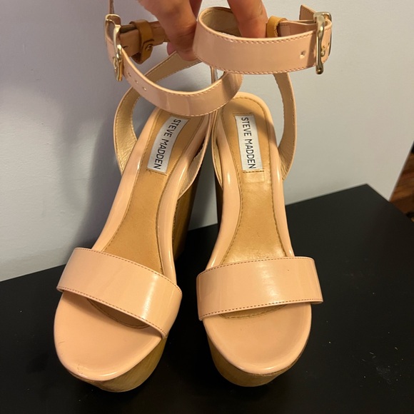 SOLD Steve Madden Platform sandals - Picture 1 of 2